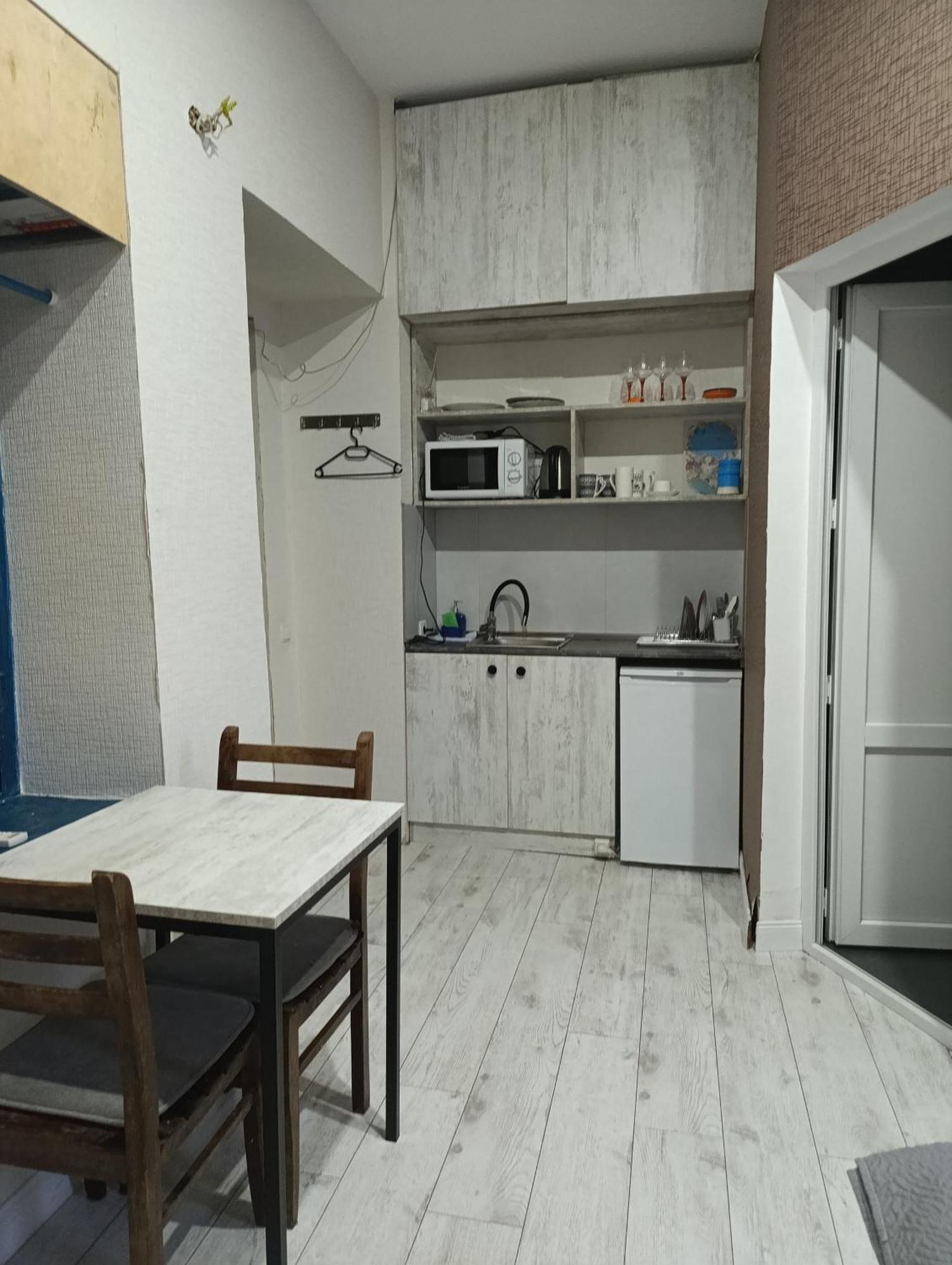 Nino'S Apartment In The Center Of Tbilisi Exterior photo